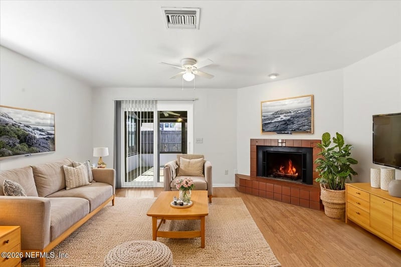 154 Pine St, Atlantic Beach, FL 32233