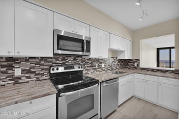 601 1st St #2C, Jacksonville Beach, FL 32250