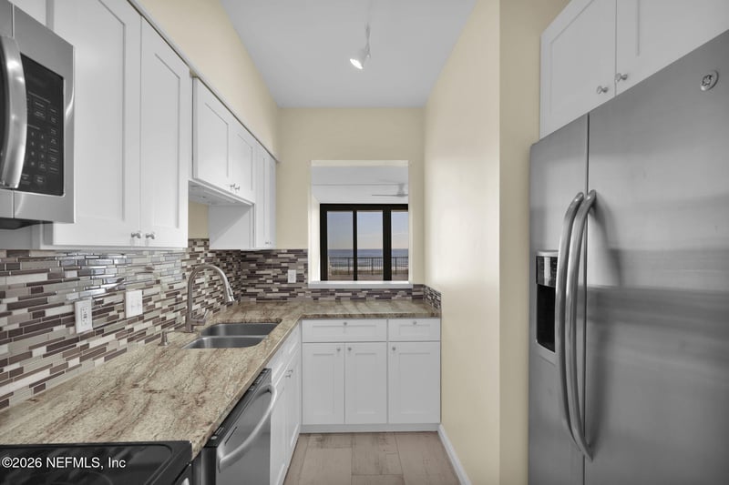 601 1st St #2C, Jacksonville Beach, FL 32250