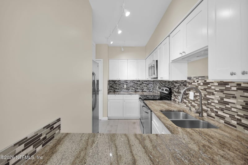 601 1st St #2C, Jacksonville Beach, FL 32250