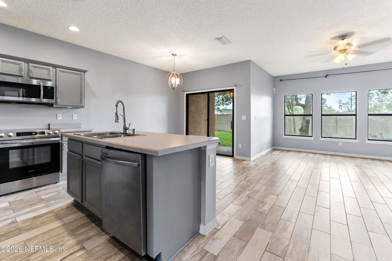 5223 Brighton Park Ln, Jacksonville, FL 32210