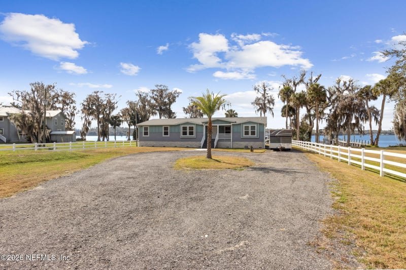 208 Lake George Point Dr, Georgetown, FL 32139