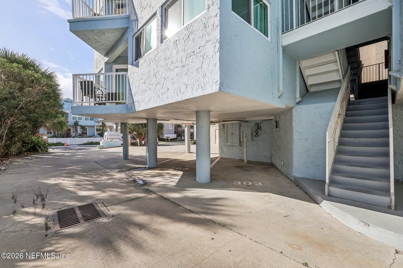 413 1st St #303, Jacksonville Beach, FL 32250