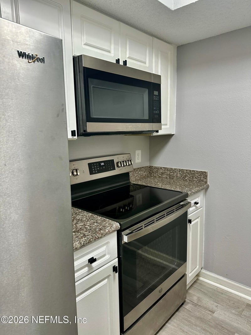 3878 La Mirada Dr #8, Jacksonville, FL 32217