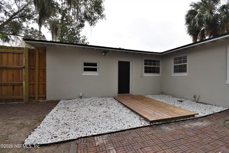 1869 Embassy Dr, Jacksonville, FL 32207