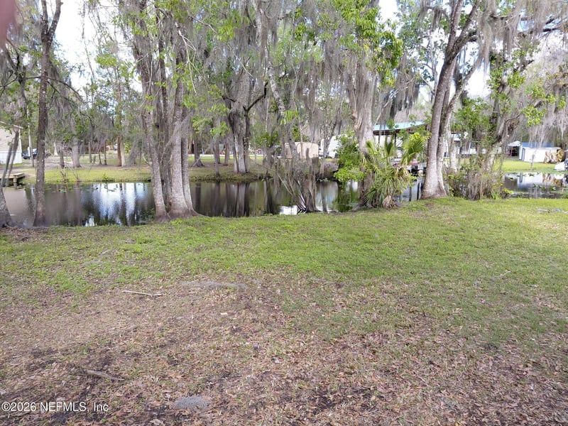 106 Breezewood Cir, San Mateo, FL 32187