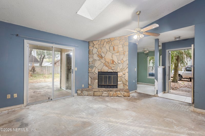 1067 Willow Cove Ct, Jacksonville, FL 32233