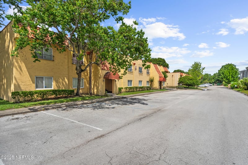 6552 La Mirada Dr #7, Jacksonville, FL 32217