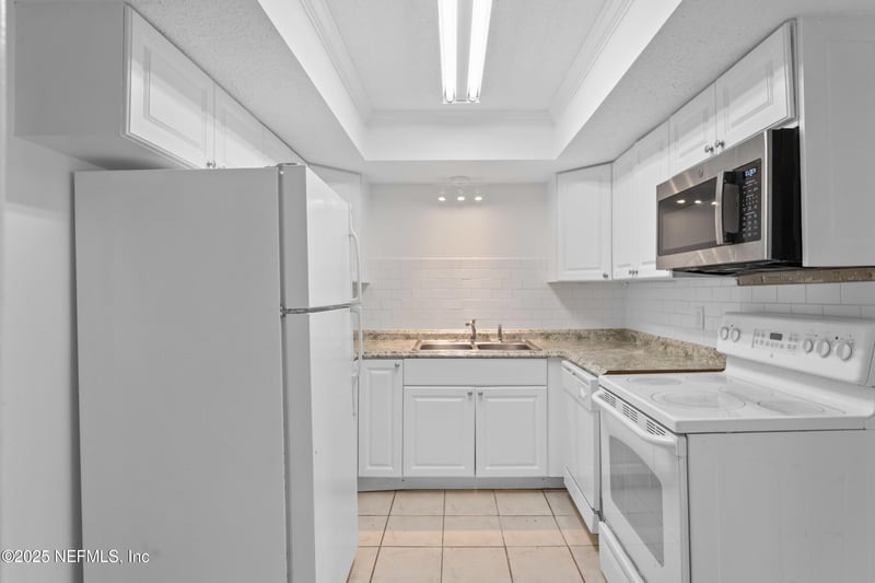 6552 La Mirada Dr #7, Jacksonville, FL 32217