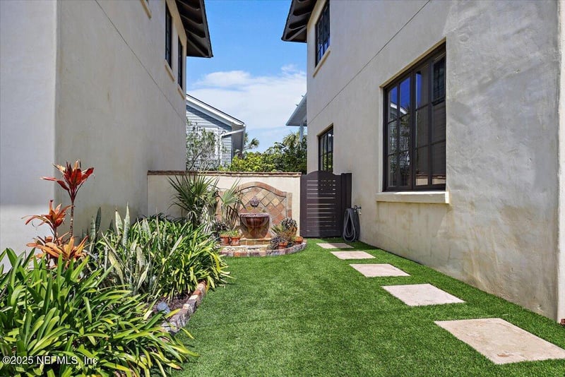 1515 Beach Ave, Atlantic Beach, FL 32233