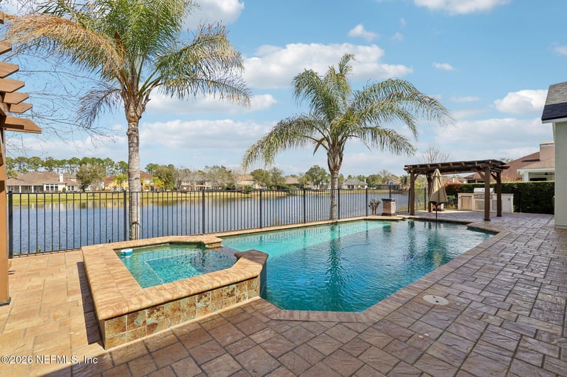 827 Dorchester Dr, St Johns, FL 32259