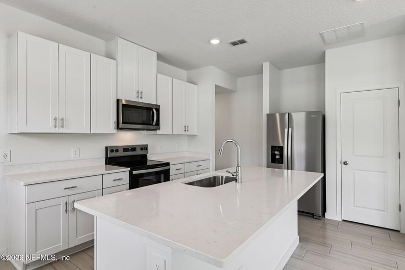 7766 Cahill Ln, Jacksonville, FL 32219