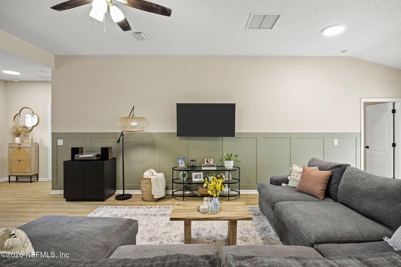 2733 Hanzas Ct, Jacksonville, FL 32216