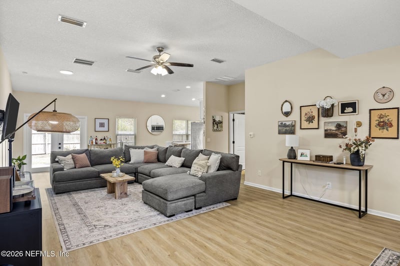 2733 Hanzas Ct, Jacksonville, FL 32216