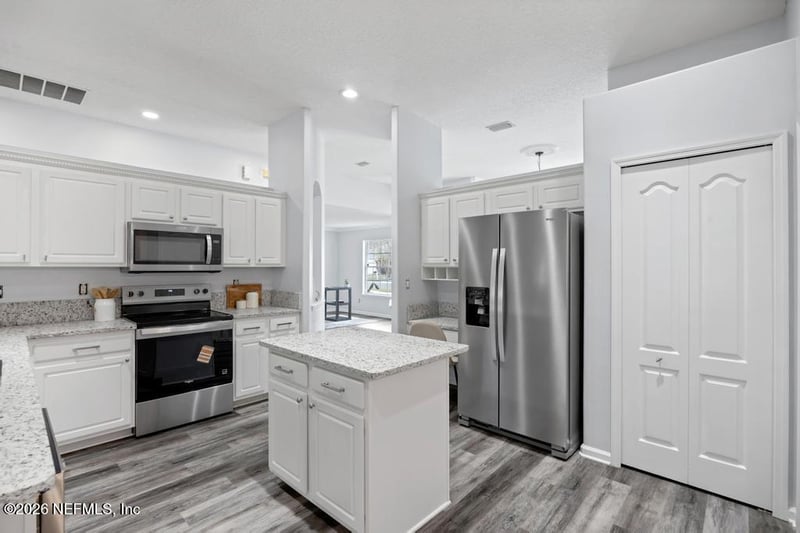 8097 Leafcrest Dr, Jacksonville, FL 32244