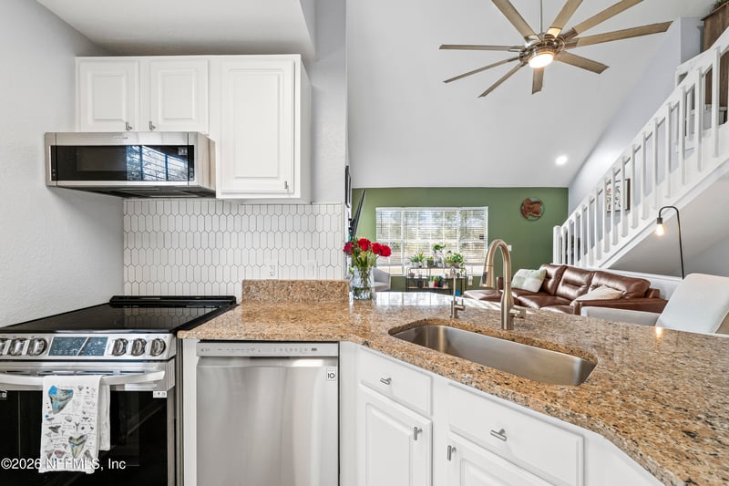 13700 Richmond Park Dr #1306, Jacksonville, FL 32224