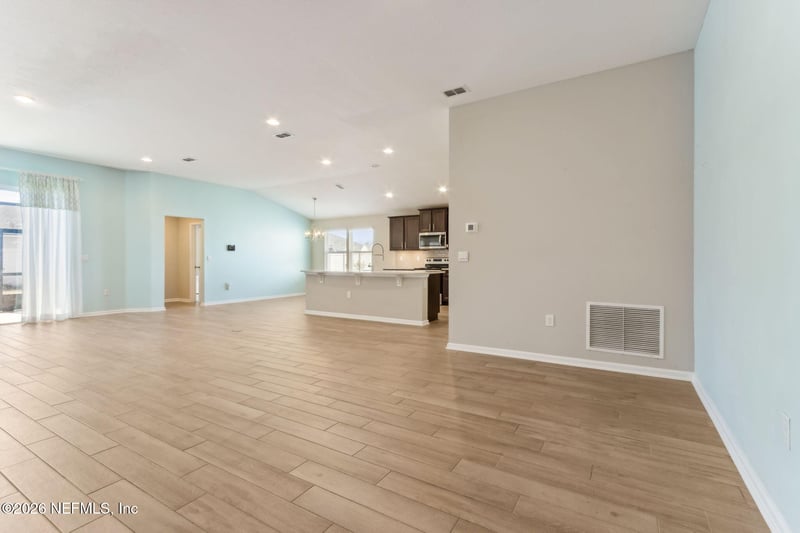 15718 Winder Lake Dr, Jacksonville, FL 32218