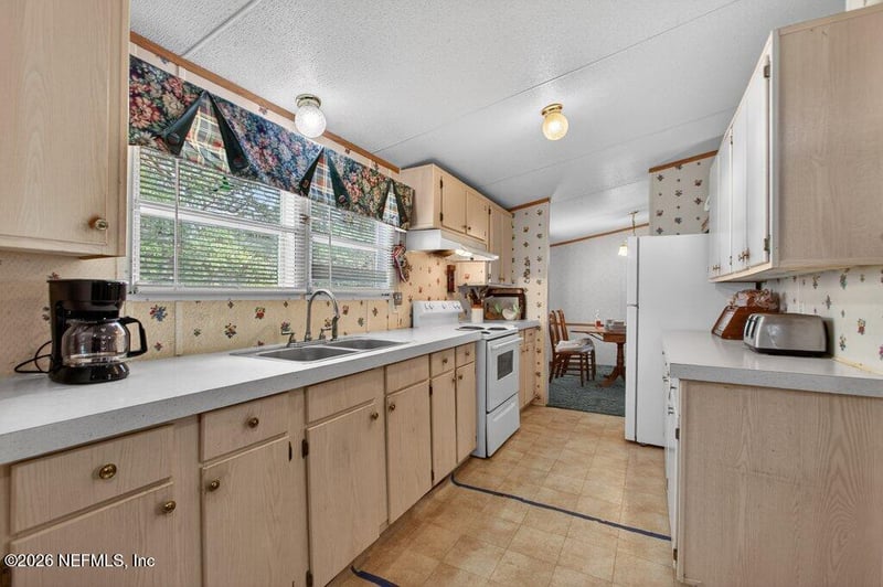 207 Cabot Ln, Satsuma, FL 32189