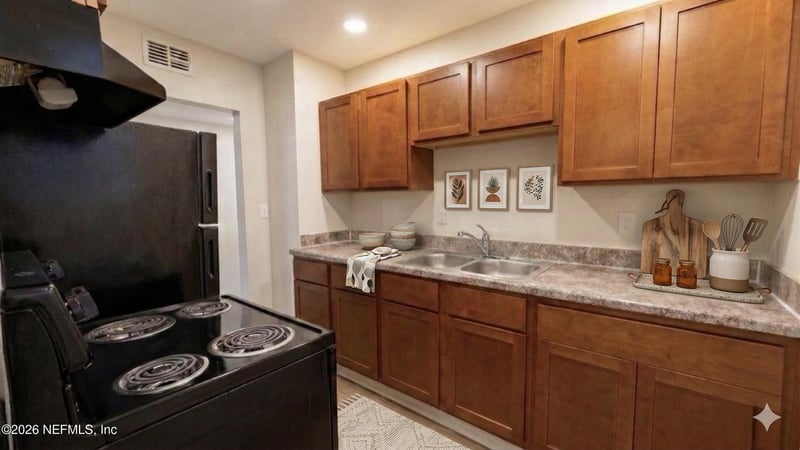 13828 Woodland Dr, Jacksonville, FL 32218