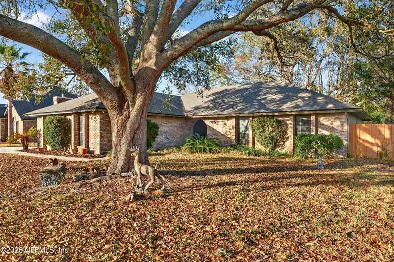 2479 Stonebridge Dr, Orange Park, FL 32065