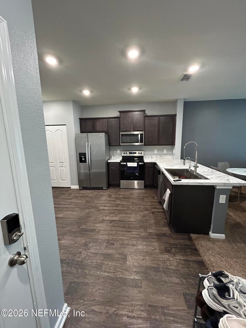 288 Aralia Ln, Jacksonville, FL 32216