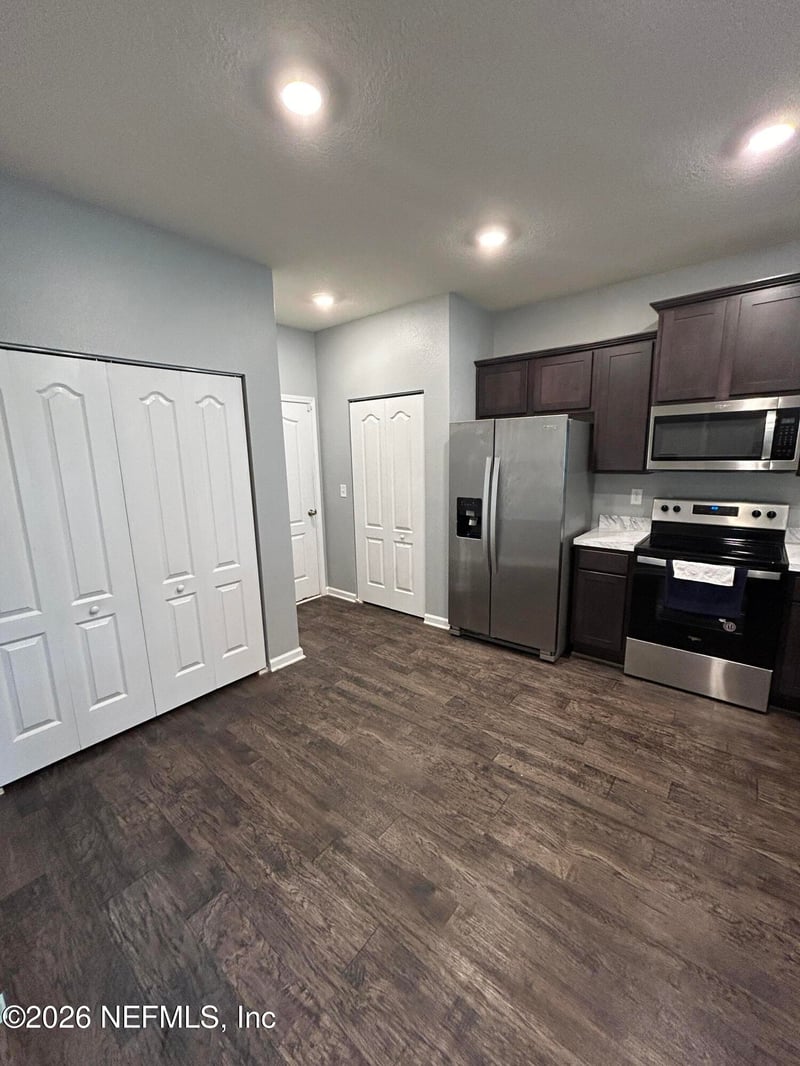 288 Aralia Ln, Jacksonville, FL 32216