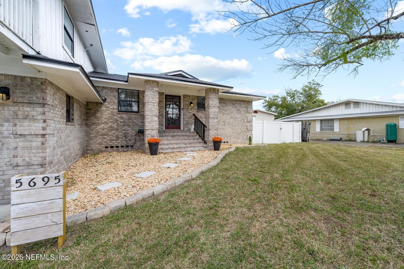5695 Hyde Park Cir, Jacksonville, FL 32210