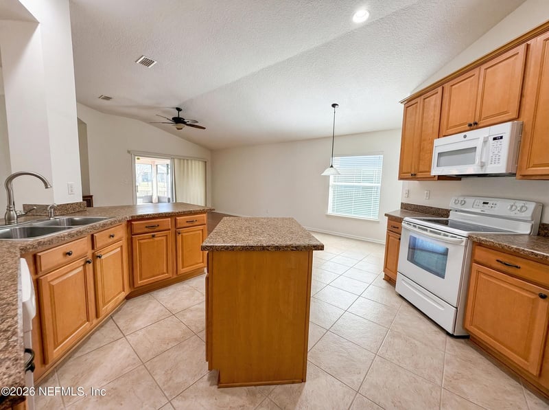 13431 Devan Lee Dr, Jacksonville, FL 32226