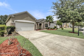 10320 Oxford Lakes Dr, Jacksonville, FL 32257