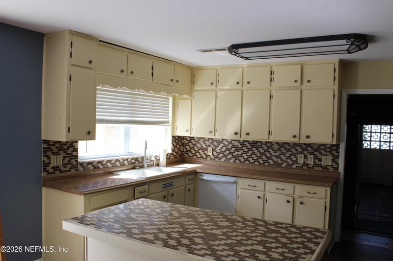 1806 Memory Ln, Jacksonville, FL 32210