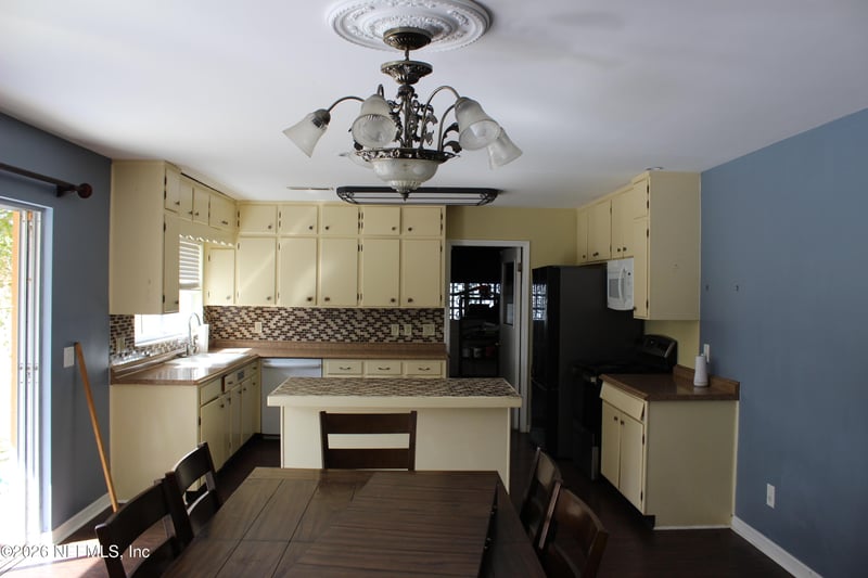 1806 Memory Ln, Jacksonville, FL 32210