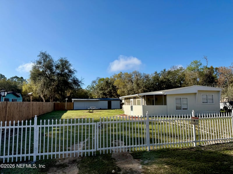 109 Martindale Ave, Interlachen, FL 32148