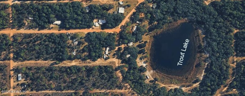 240 May Ln, Interlachen, FL 32148