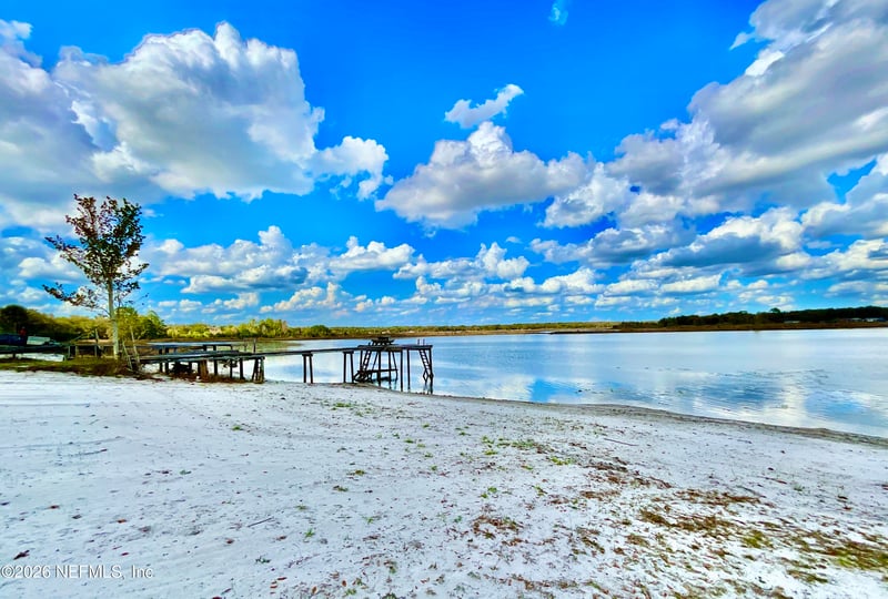 106 Sunnyside Beach Rd, Hawthorne, FL 32640