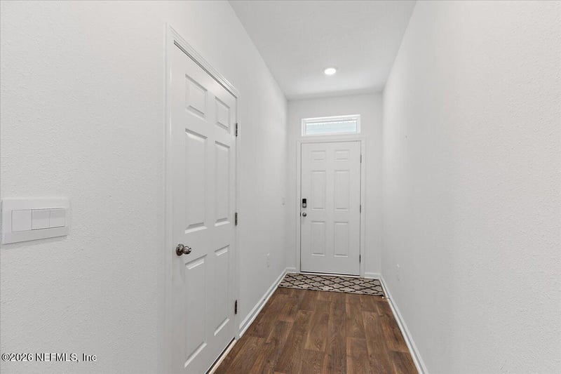 662 Celtic Dr, Jacksonville, FL 32218