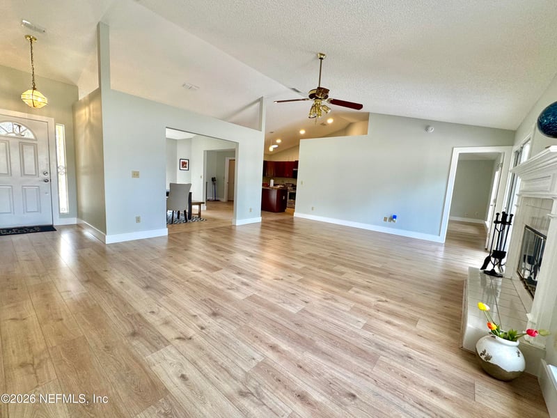 421 Chicopee Ct, Jacksonville, FL 32259