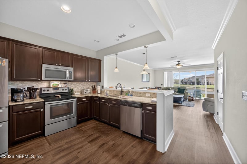 6840 Roundleaf Dr, Jacksonville, FL 32258