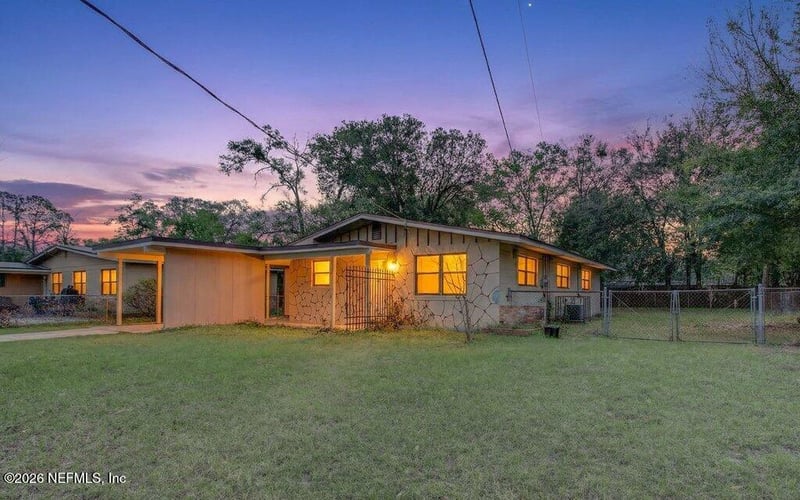 6886 Tom Thumb Dr, Jacksonville, FL 32210