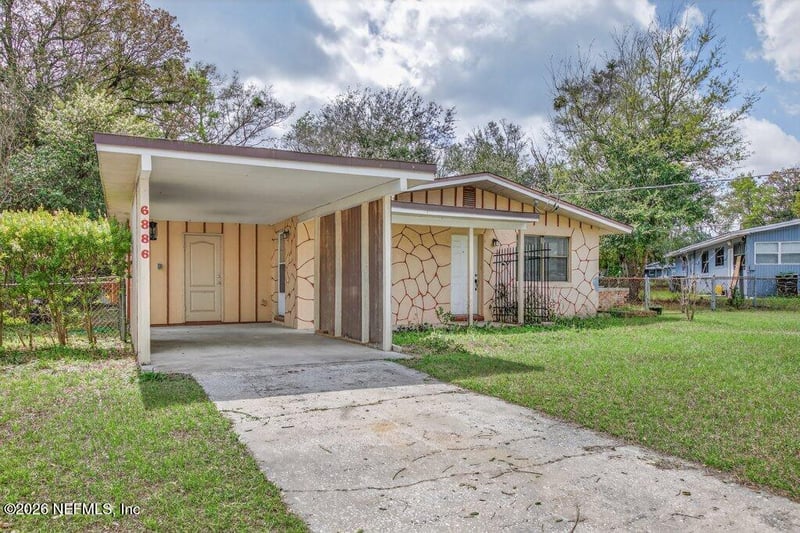 6886 Tom Thumb Dr, Jacksonville, FL 32210
