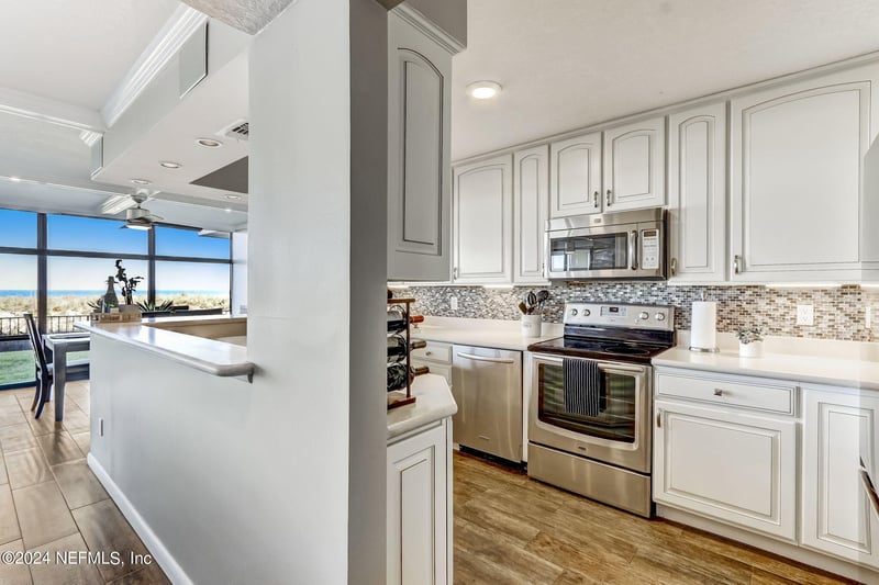 1301 1st St #101, Jacksonville Beach, FL 32250