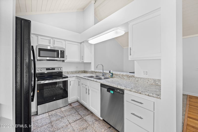 2209 Twin Pines Cir, Jacksonville, FL 32246