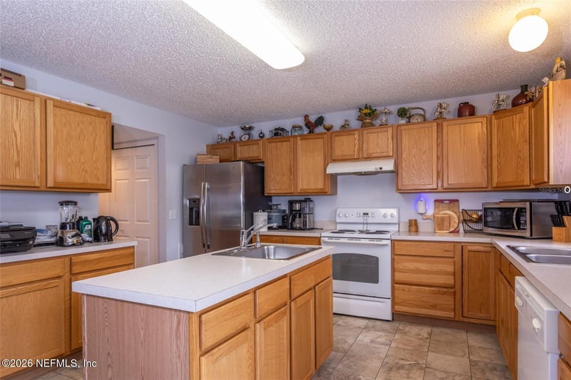 1 Pineland Ln, Palm Coast, FL 32164