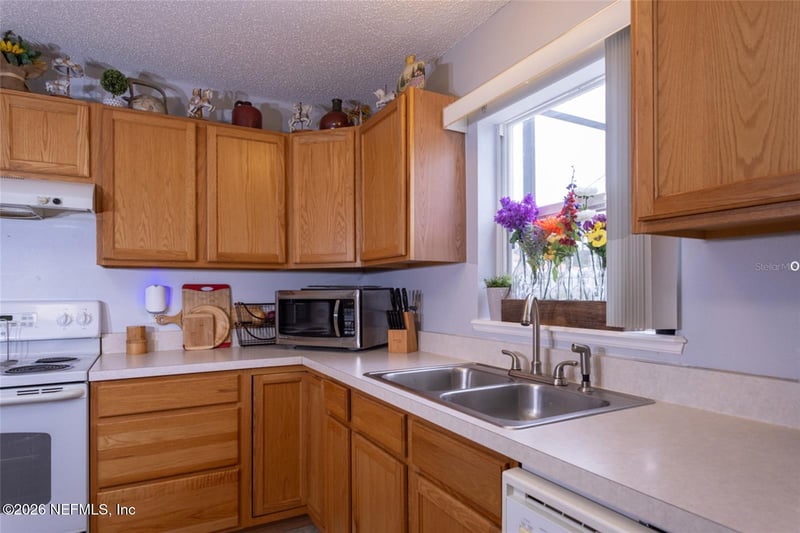 1 Pineland Ln, Palm Coast, FL 32164