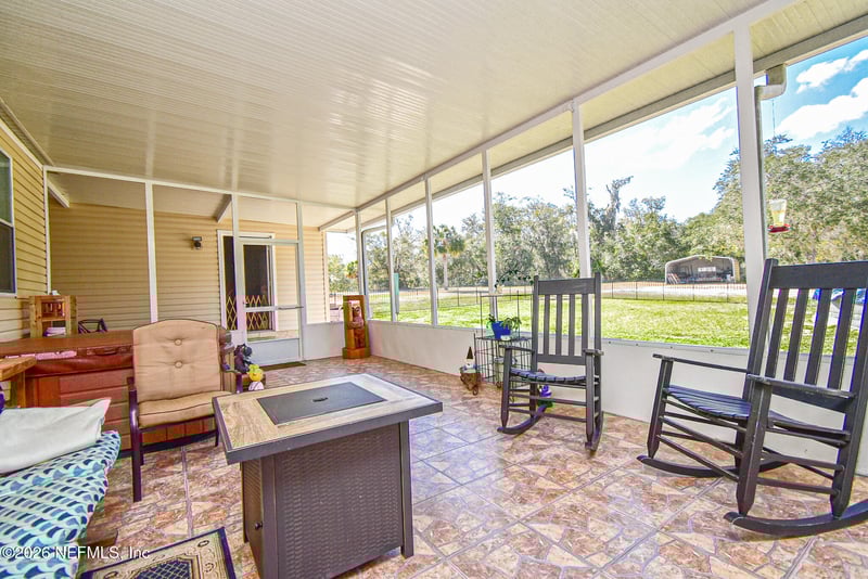 105 Lake Como Dr, Pomona Park, FL 32181