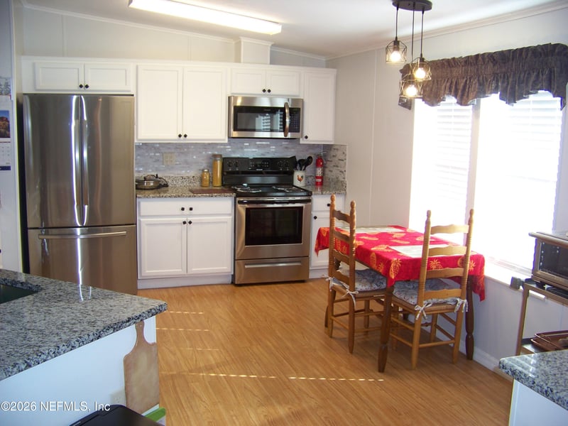 105 Lake Como Dr, Pomona Park, FL 32181