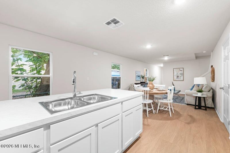 1305 Pangola Dr, Jacksonville, FL 32205