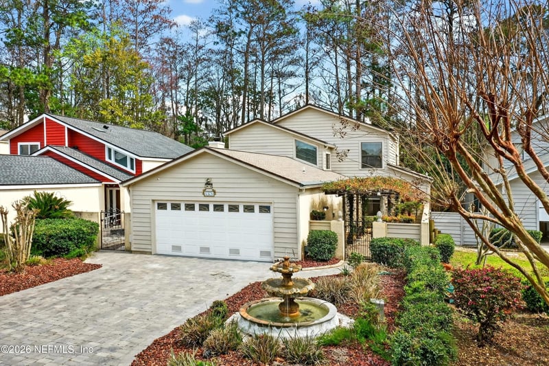 5478 Mariners Cove Dr, Jacksonville, FL 32210