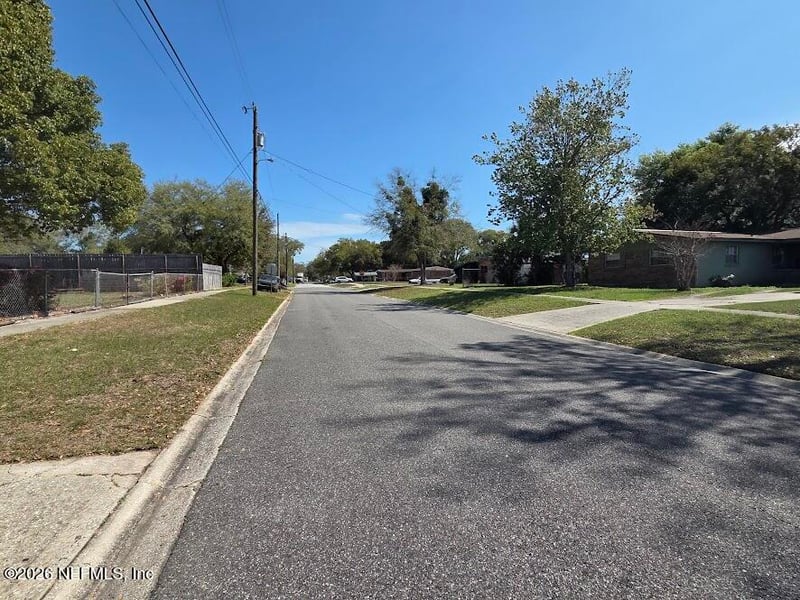 295 Bonnlyn Dr, Orange Park, FL 32073