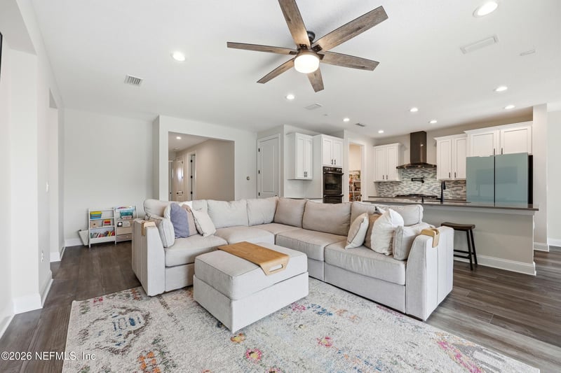 518 Silverleaf Village Dr, St Johns, FL 32092