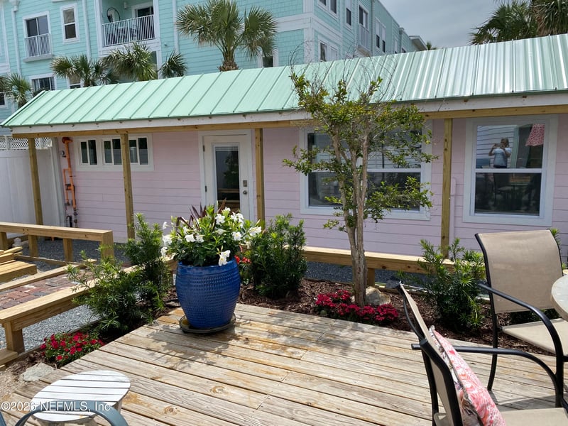 118 8th St, Jacksonville Beach, FL 32250